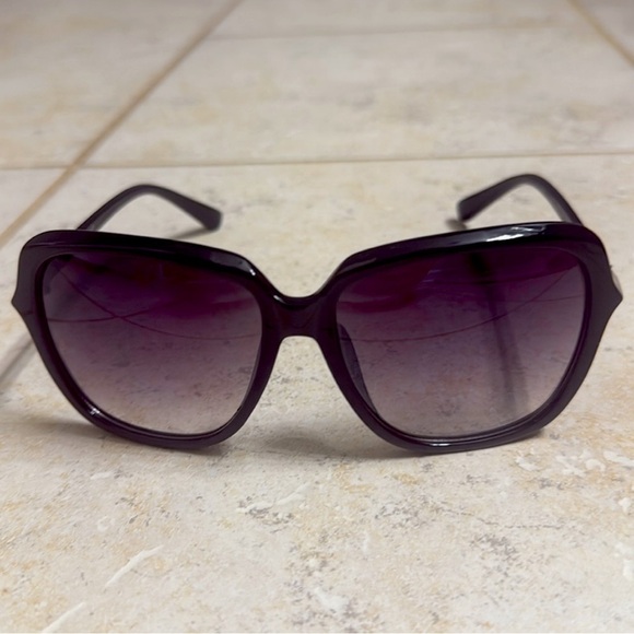 Ladies Stylish Black Sunglasses - Picture 1 of 7
